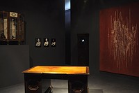 Space 8: Peggy Buth, in front: knight of the pen, 2009; back, right: Untitled (shaved red carpet), 2008, Courtesy: Private collection, Stampe; back, left: Untitled (portrait, portrait, portrait ), 2007, Courtesy: Private collection, Berlin