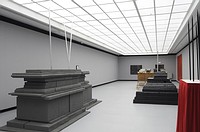Raum 2: Peggy Buth, vorne: Ohne Titel (memorial, shifted), 2007; hinten: monument, 2005, Courtesy: Frac Alsace, Sélestat